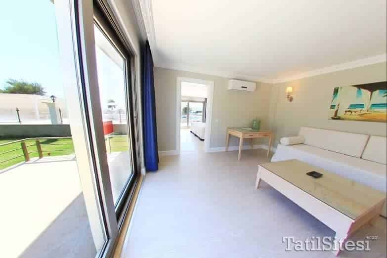 Palm Bay Beach Hotel