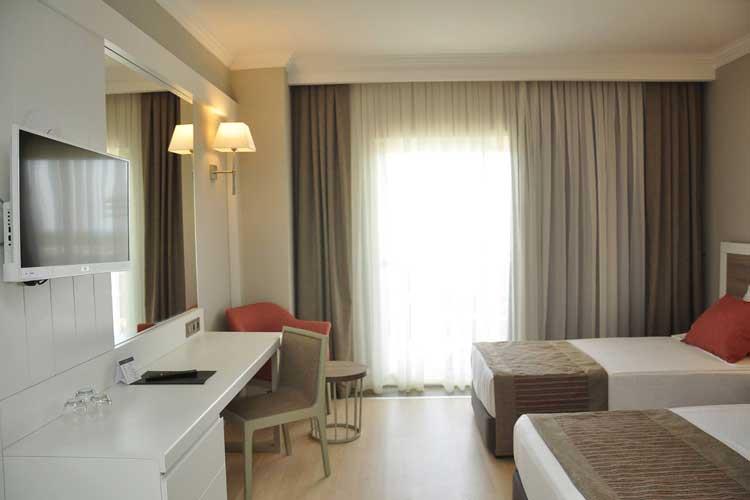 Port River Hotel & Spa