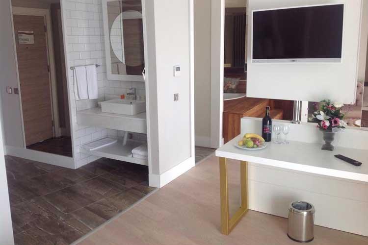 Port River Hotel & Spa