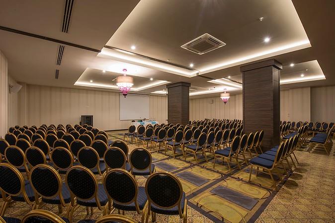 Quattro Beach Spa & Resort Hotel