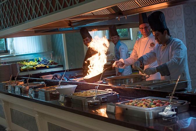 Quattro Beach Spa & Resort Hotel