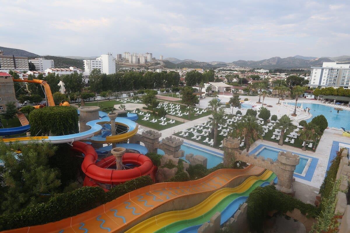 Risus Aqua Beach Resort Hotel