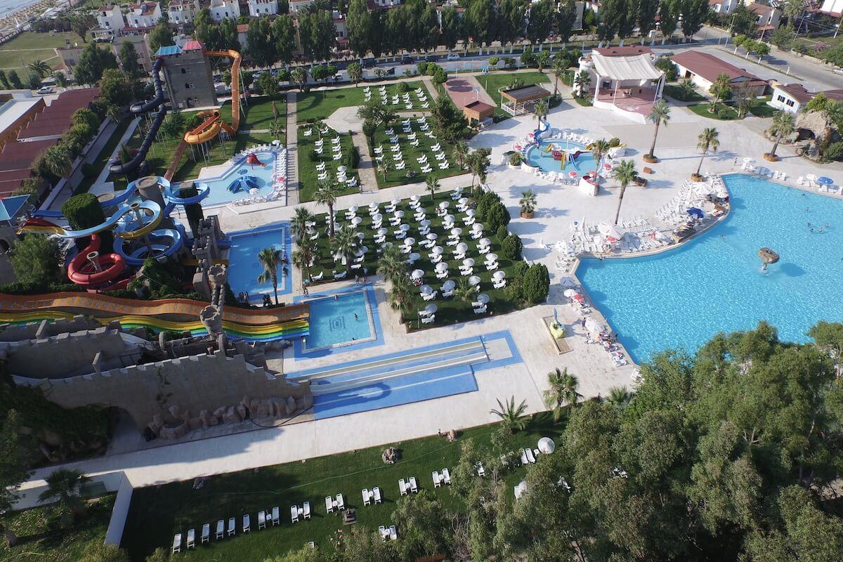 Risus Aqua Beach Resort Hotel