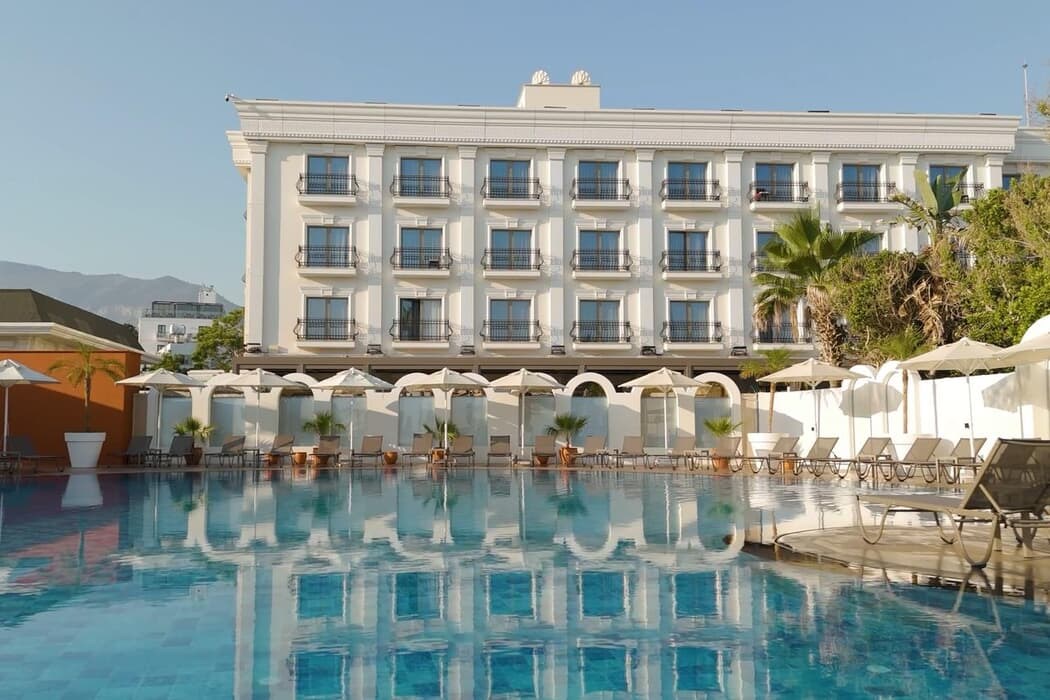 Rocks Hotel
