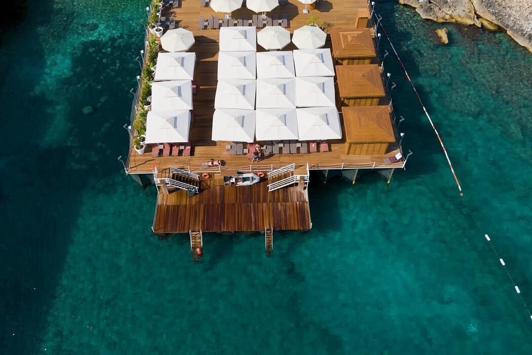Rocks Hotel