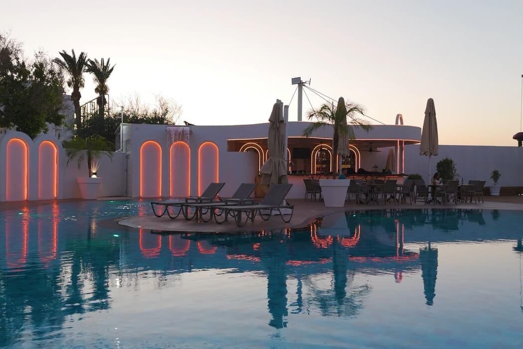 Rocks Hotel