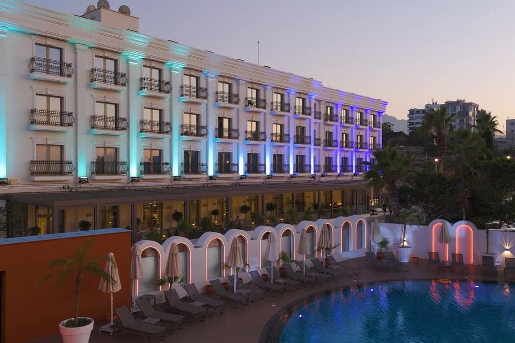 Rocks Hotel