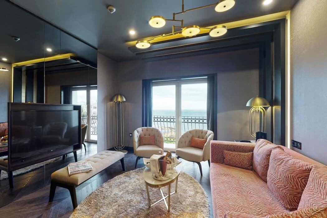 Rocks Hotel