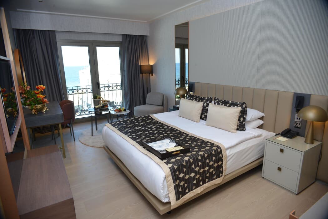Rocks Hotel