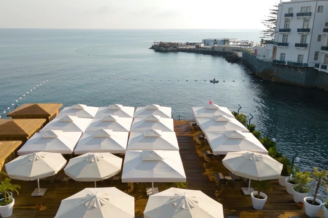 Rocks Hotel
