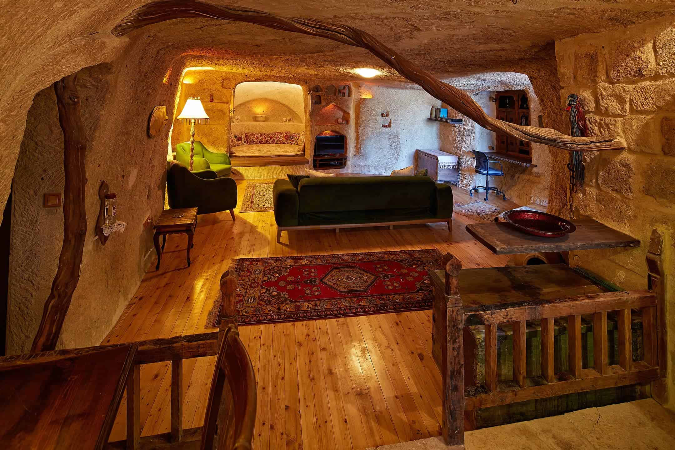 Cave home. Cave House Каппадокия. Пещерный монастырь Кешлик. Turkish Cave House Каппадокия. Домик-пещера.