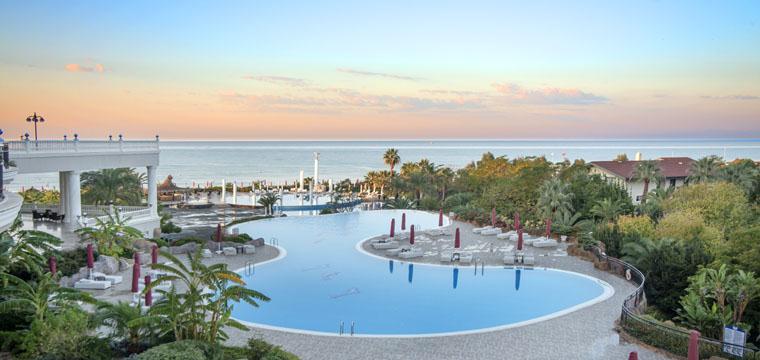 Starlight Resort Hotel 