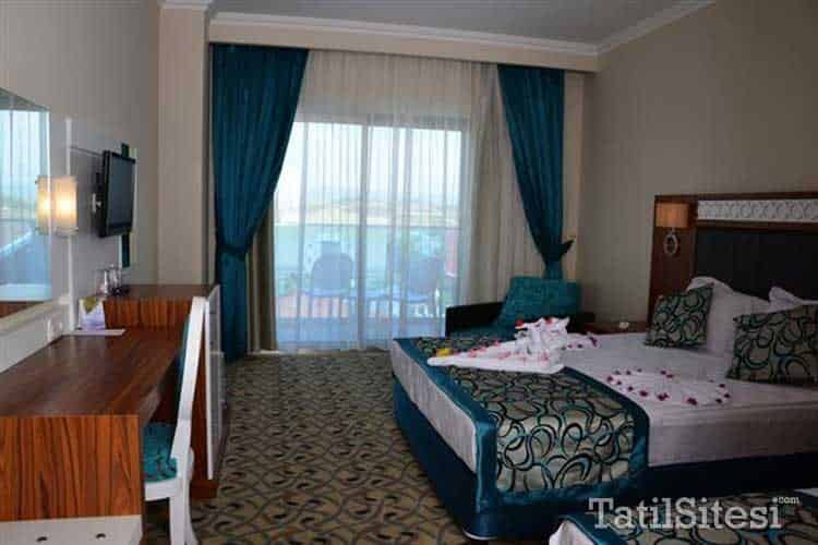 Club Side Coast Hotel