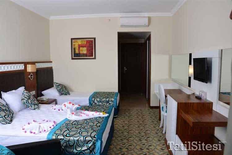 Club Side Coast Hotel