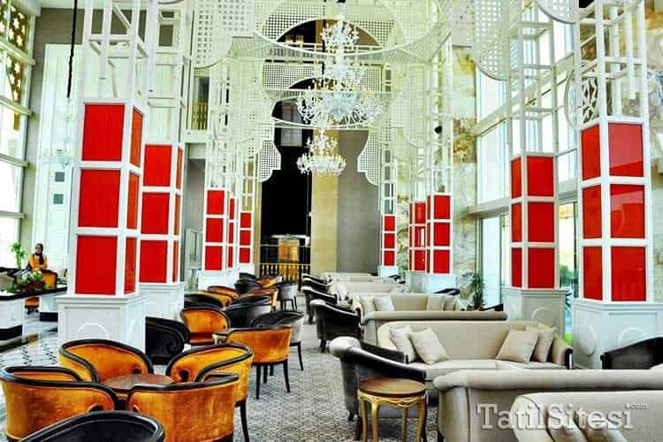 Side Crown Charm Palace