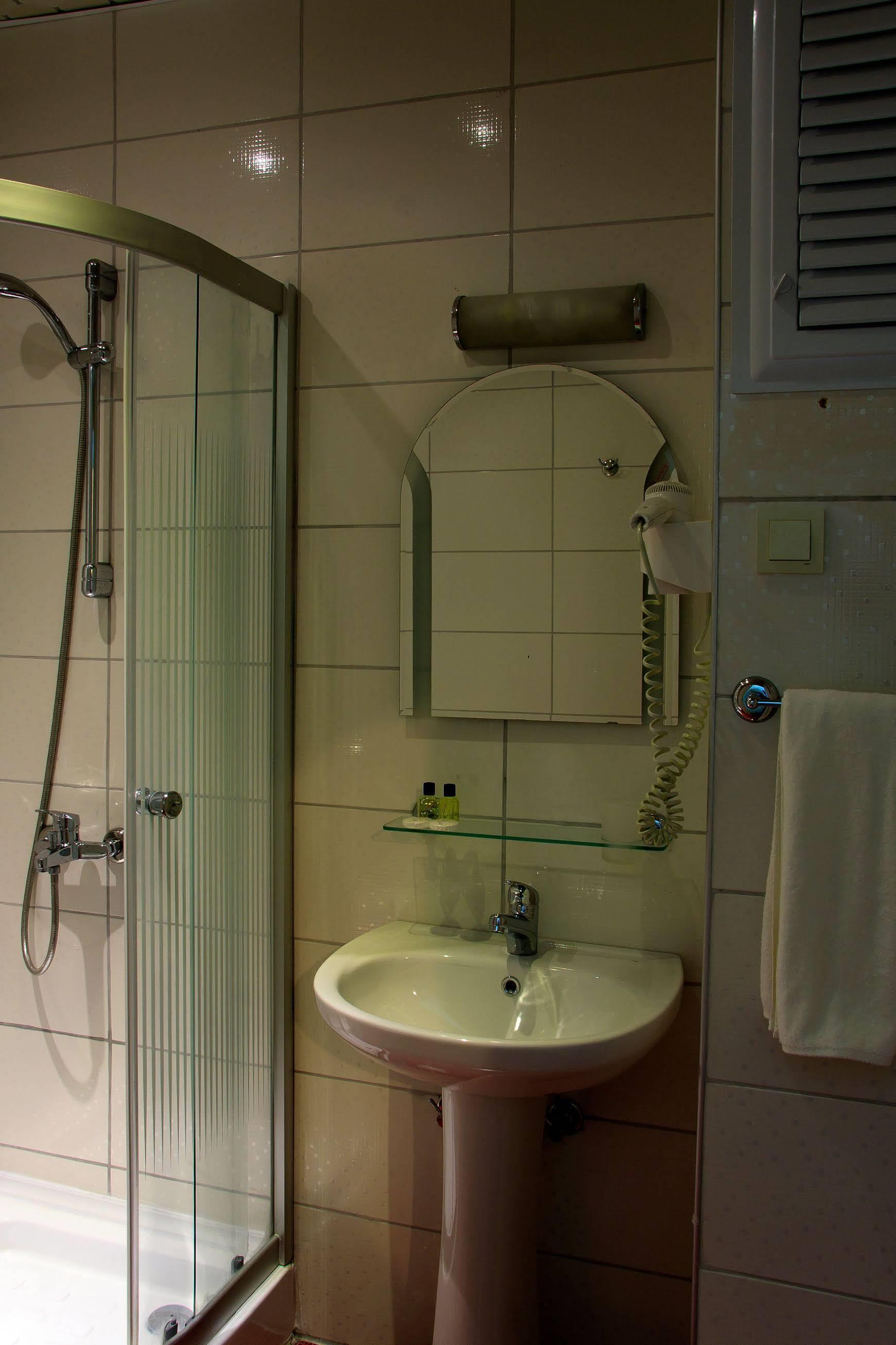 Vela Hotel İçmeler