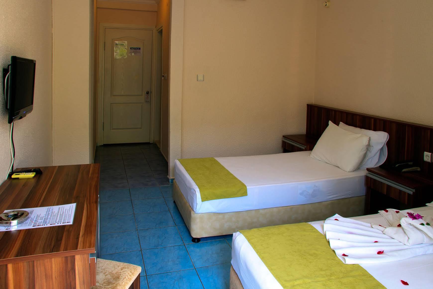 Vela Hotel İçmeler