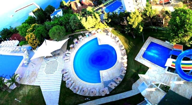 Blue Vista Hill Hotel