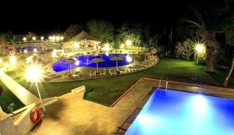 Blue Vista Hill Hotel