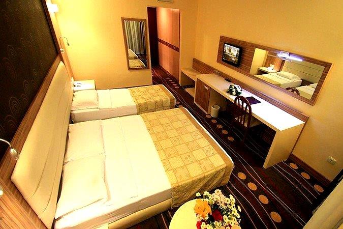 Blue Vista Hill Hotel