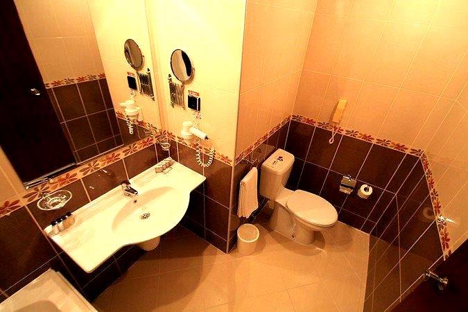 Blue Vista Hill Hotel