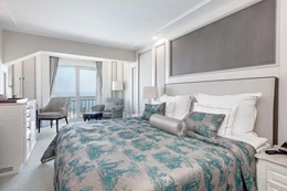 Les Ambassadeurs Hotel