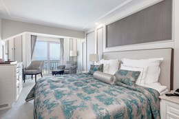 Les Ambassadeurs Hotel